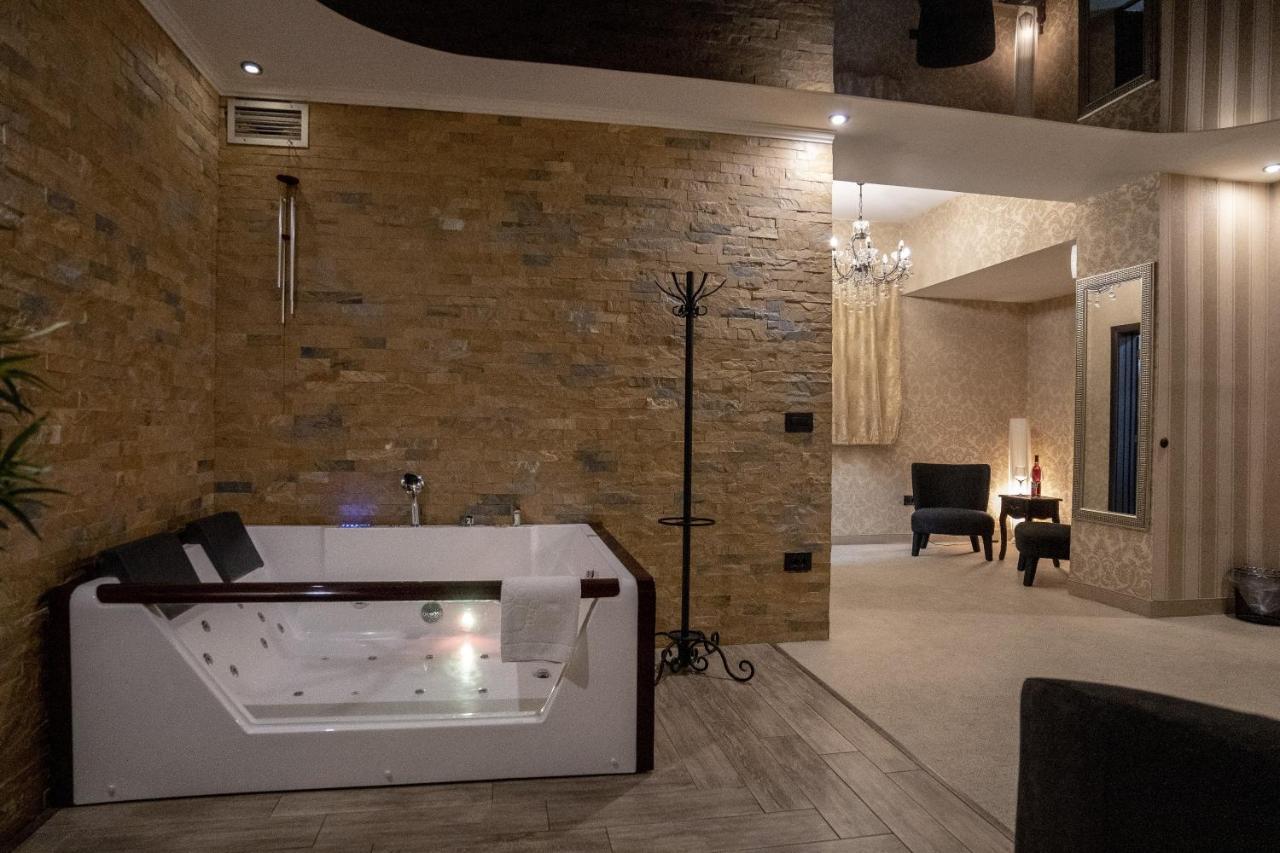 Madison Inn Suites - Wilson'S Square Beograd Eksteriør bilde